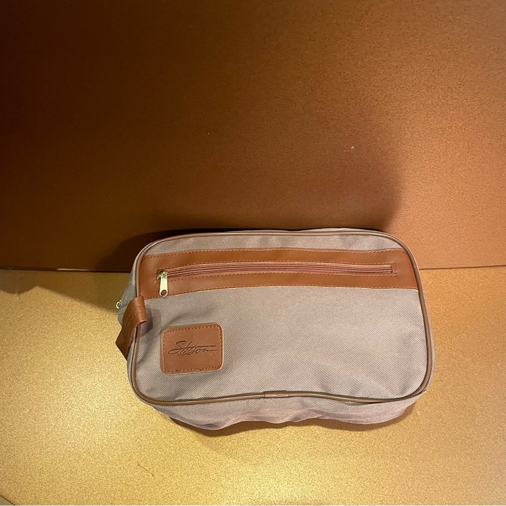 Stetson Brown Men's travel/gym bag. Canvas zippered luggage accessory